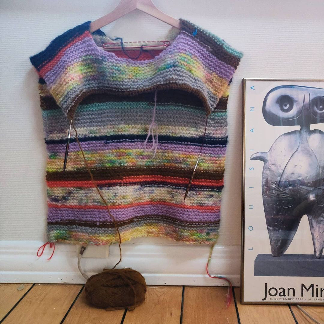 Er du på jagt efter nemme strikkeopskrifter til begynder online og specielt strik sweater til kvinder? Så se vores Flippediflip, der er et godt bud på kreativ strik, der er nem at gå til