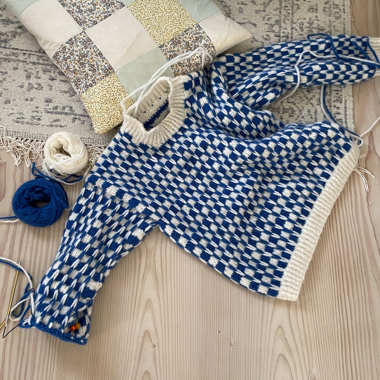 Checkmate Sweater ENG