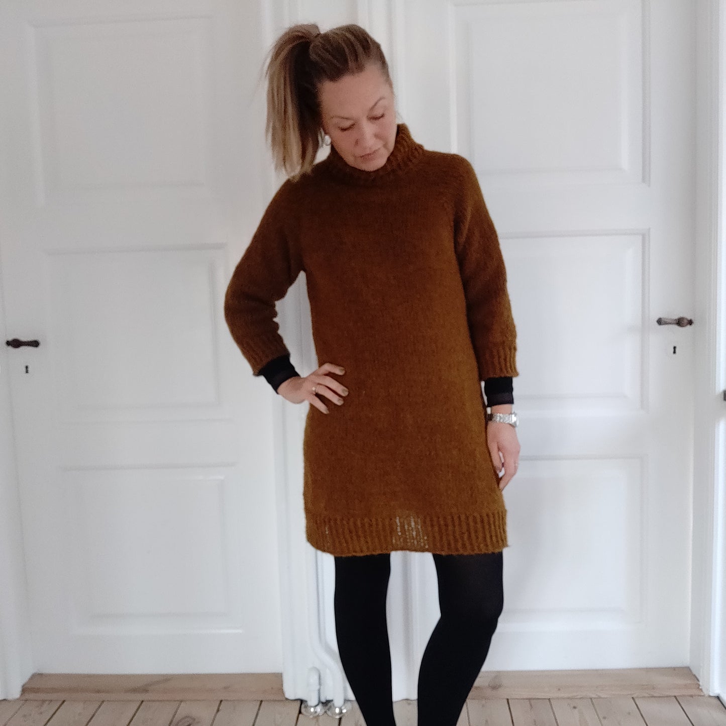 Er du på jagt efter nemme strikkeopskrifter til begynder online og specielt en strikket kjole opskrift? Så se vores Flotte Lotte, der er et godt bud på kreativ strik, der er nem at gå til