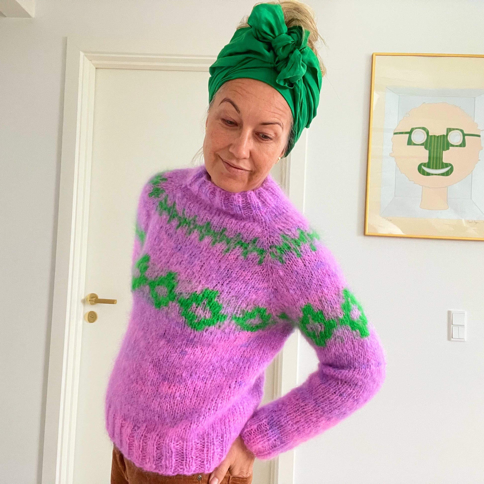 Er du på jagt efter nemme strikkeopskrifter til begynder online og specielt strik sweater til kvinder? Så se vores Gunilla Sweater, der er et godt bud på kreativ strik, der er nem at gå til