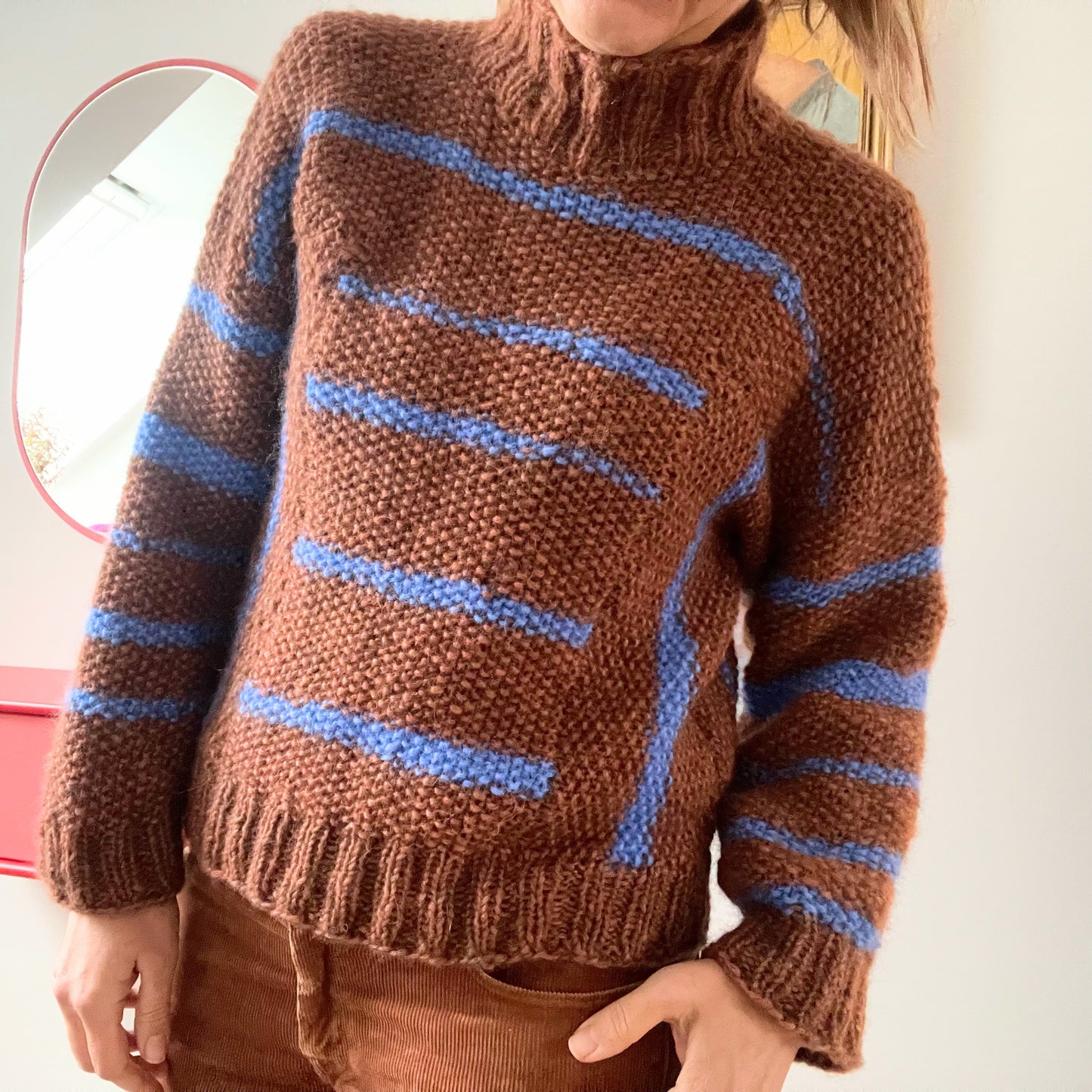 Er du på jagt efter nemme strikkeopskrifter til begynder online og specielt strik sweater til kvinder? Så se vores Bolette, der er et godt bud på kreativ strik, der er nem at gå til
